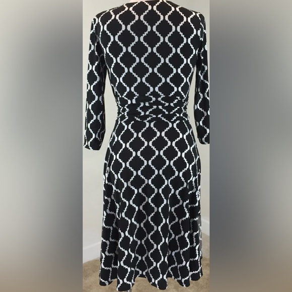 White house Black market jersey dress. - Picture 7 of 8